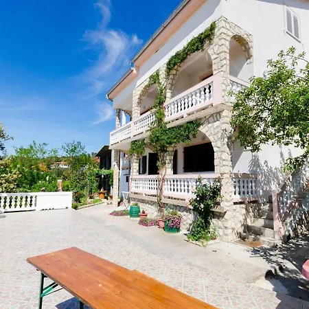 Apartment Albina Lopar