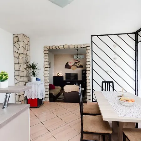 Albina Apartment *