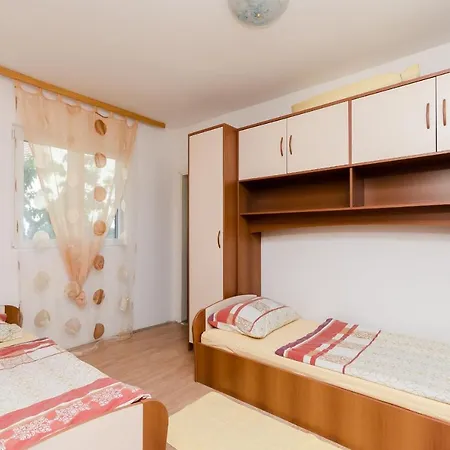 Albina Apartment *