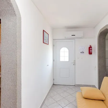 Apartment Albina Lopar